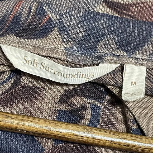 Soft Surroundings Millie Tunic Knit Top Shirt Size Medium Floral Bird Print - Picture 6 of 7